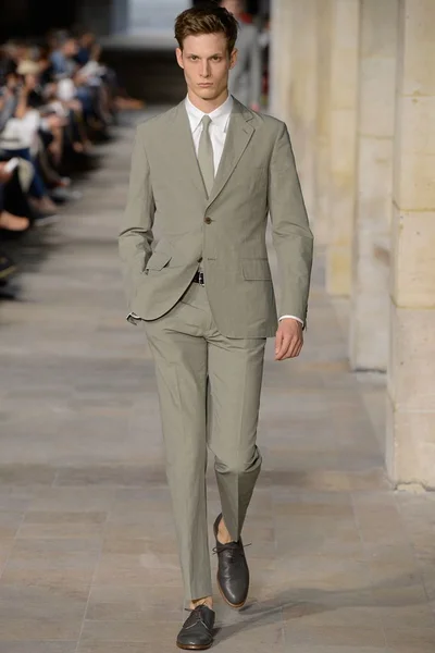 Look 22
